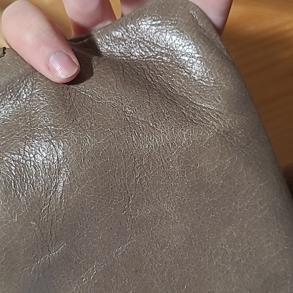 Elegant Gray Hobo Sable Wristlet - Picture 6 of 6